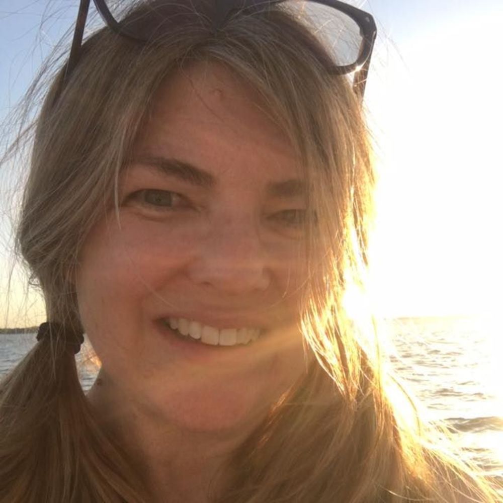 Meet your Posher, Bee